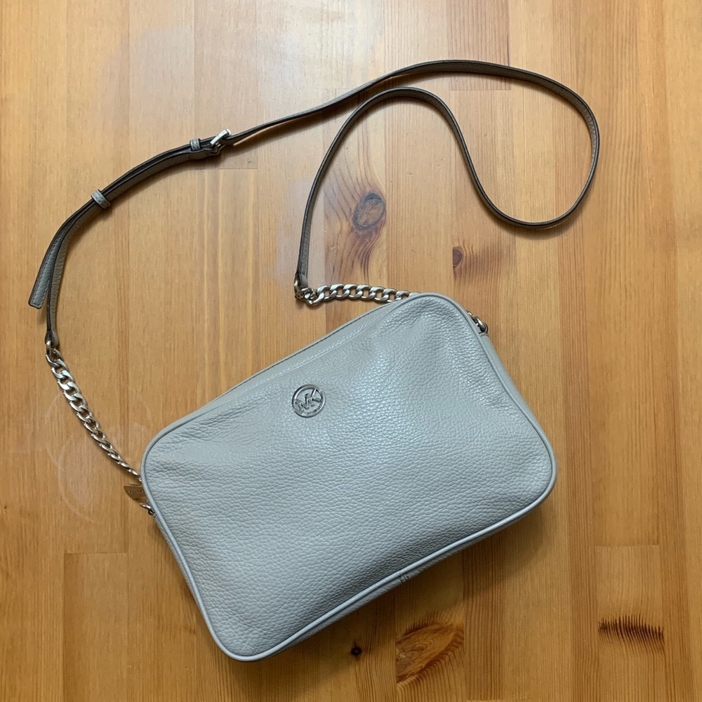 *SOLD*Micheal Kors gray shoulder bag - Picture 1 of 4
